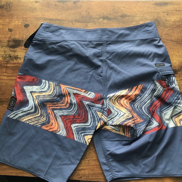 Men’s Volcom ModTech swim trunks - Picture 2 of 4